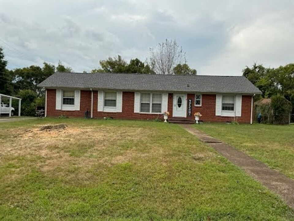 514 Wren Rd in Clarksville, TN - Building Photo