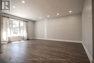 1009 Raintree Ln in Mississauga, ON - Building Photo - Building Photo