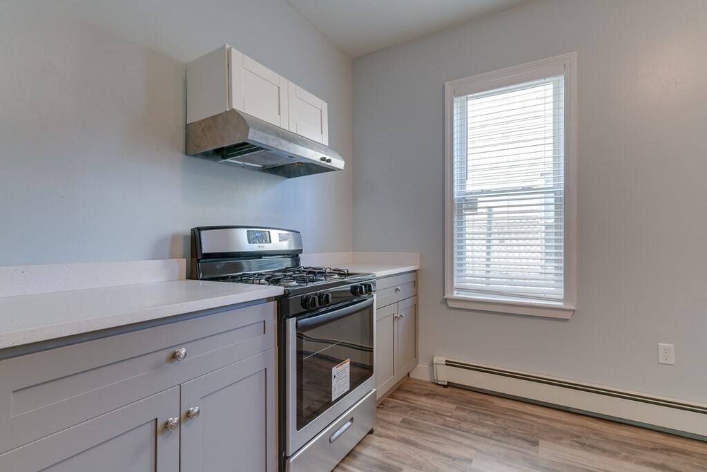 32 Elmhurst St, Unit 2 in Boston, MA - Building Photo