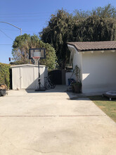 10304 Cliota St in Whittier, CA - Foto de edificio - Building Photo