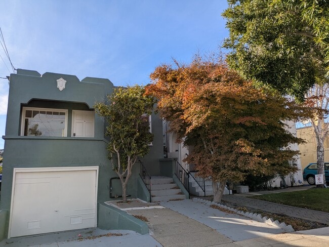 708 Cornell Ave in Albany, CA - Foto de edificio - Building Photo