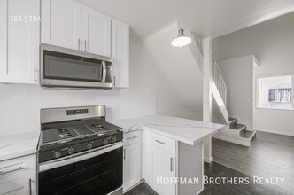 6043 Eleanor Ave, Unit 12 in Los Angeles, CA - Building Photo - Building Photo