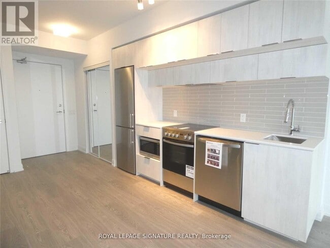 181 Dundas St E in Toronto, ON - Building Photo - Building Photo