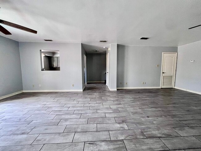 207 Martingale in Laredo, TX - Building Photo - Building Photo