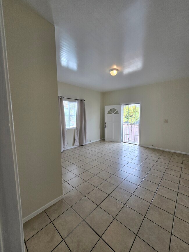 5027 Dalton Ave in Los Angeles, CA - Building Photo - Building Photo