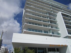 1600 SW 1st Ave, Unit 613 in Miami, FL - Foto de edificio - Building Photo