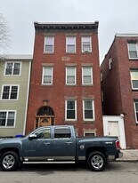 184 London St, Unit 1 in Boston, MA - Building Photo