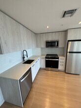 120 NW 31st St, Unit A2 in Miami, FL - Building Photo - Building Photo