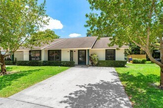 1367 Riverside Cir in Wellington, FL - Building Photo - Building Photo