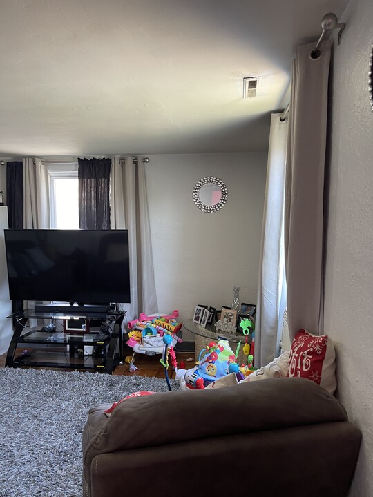 594 1st Ave, Unit 2nd floorROOM FOR RENT in West Haven, CT - Foto de edificio