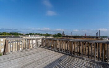 1012 McDonogh St in Baltimore, MD - Foto de edificio - Building Photo