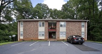 202 Miller Rd in Mauldin, SC - Building Photo