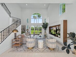 13689 Deering Bay Dr in Coral Gables, FL - Foto de edificio - Building Photo
