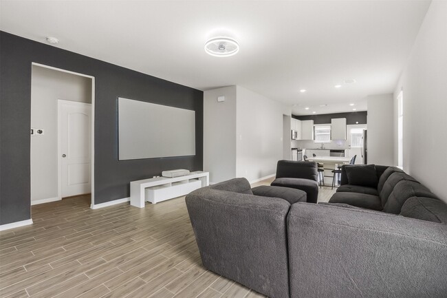 25722 Hickory Pecan Trl in Tomball, TX - Building Photo - Building Photo