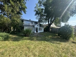 22 Bluff Rd in Rexford, NY - Foto de edificio - Building Photo