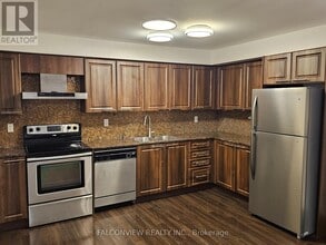 318 John St. in Markham, ON - Building Photo - Building Photo