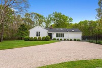 541 Wainscott NW Rd in East Hampton, NY - Building Photo - Building Photo