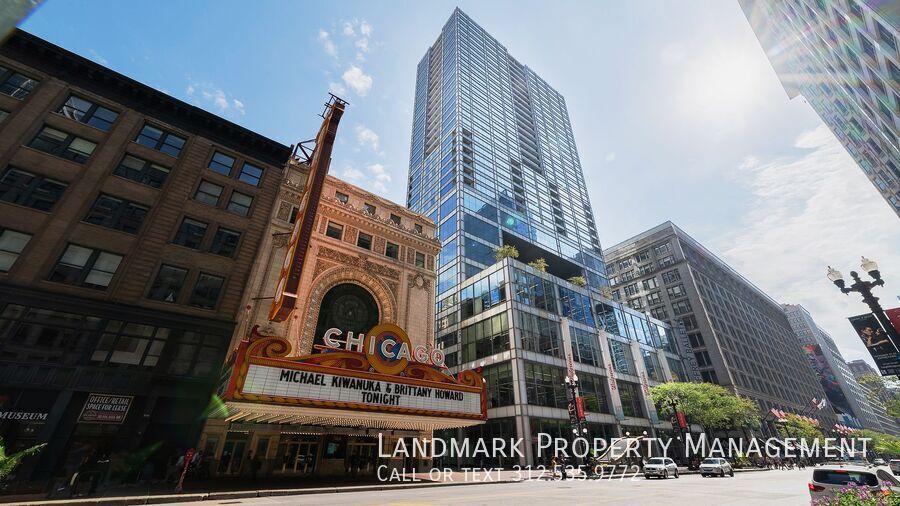 8 E Randolph St in Chicago, IL - Building Photo