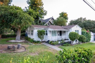 252 E Scenic Dr in Monrovia, CA - Building Photo