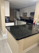 827 NE 199th St in North Miami Beach, FL - Building Photo - Building Photo