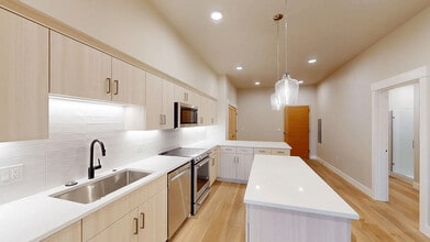 Westmount Luxury Apartment Homes in Redmond, OR - Foto de edificio - Building Photo