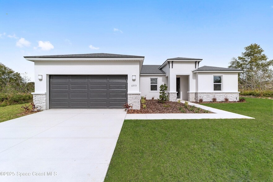 1080 St Johns St SE in Palm Bay, FL - Building Photo