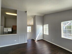 2023 Silverstone Dr in Carpentersville, IL - Building Photo - Building Photo