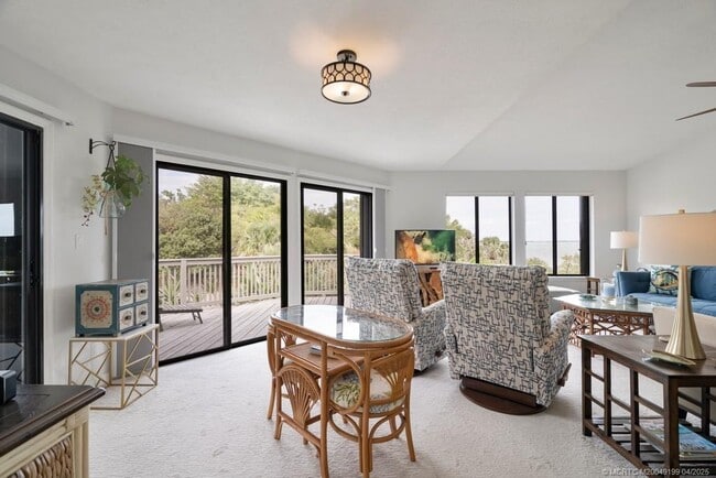 5626 SE Schooner Oaks Way in Stuart, FL - Foto de edificio - Building Photo