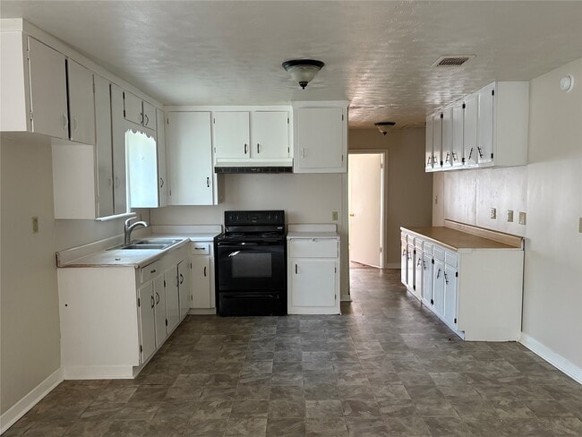 3922 County Rd 704 in Brazoria, TX - Building Photo - Building Photo