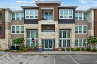 Green Oaks Apartments- Income Restricted in Houston, TX - Foto de edificio - Building Photo