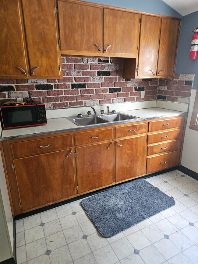 26 Cooper Ave, Unit B