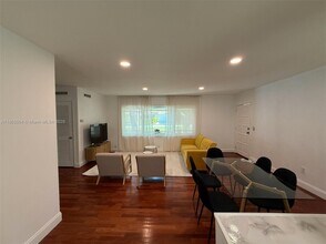 1285 NE 103rd St in Miami Shores, FL - Building Photo - Building Photo