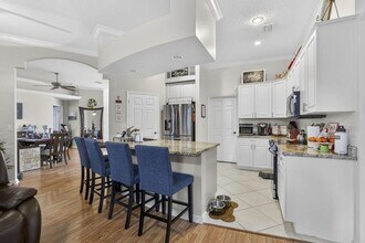 146 Fernwood Crescent in Royal Palm Beach, FL - Foto de edificio - Building Photo