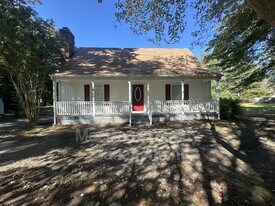 12235 Pinyon Ln in Ruther Glen, VA - Building Photo