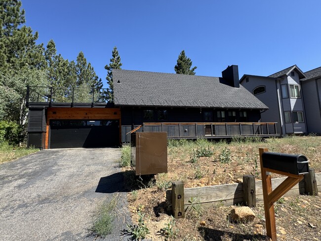2518 Cattlemans Trail in South Lake Tahoe, CA - Building Photo - Building Photo