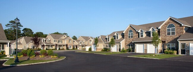 84 Fairfield Ln in Mastic Beach, NY - Building Photo - Building Photo