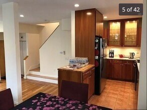 1 Irving Ter, Unit 1 in Cambridge, MA - Building Photo - Building Photo