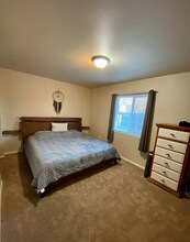 9048 Arlene St in Anchorage, AK - Building Photo - Building Photo