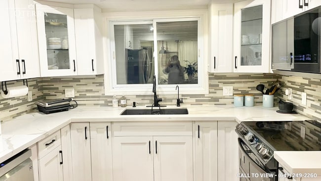 12 Foster Cres in Cambridge, ON - Building Photo - Building Photo