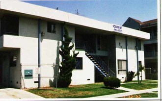 233 E Buckhorn St in Inglewood, CA - Building Photo