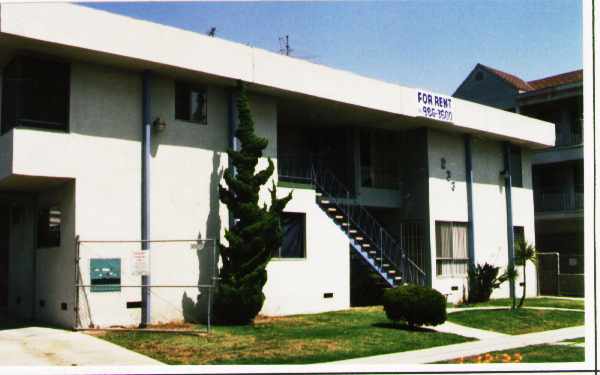 233 E Buckhorn St in Inglewood, CA - Foto de edificio