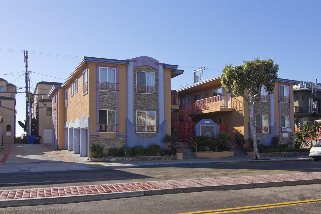 Mission Beach Apartments in San Diego, CA - Building Photo