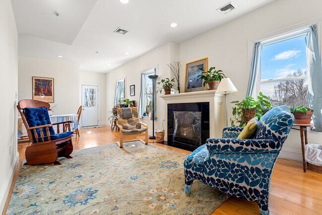 210 Summer St, Unit 3 in Somerville, MA - Building Photo - Building Photo