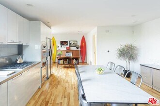 530 N Larchmont Blvd-Unit -4 in Los Angeles, CA - Building Photo - Building Photo