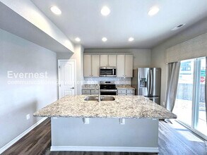 6047 Mumford Dr. in Colorado Springs, CO - Foto de edificio - Building Photo