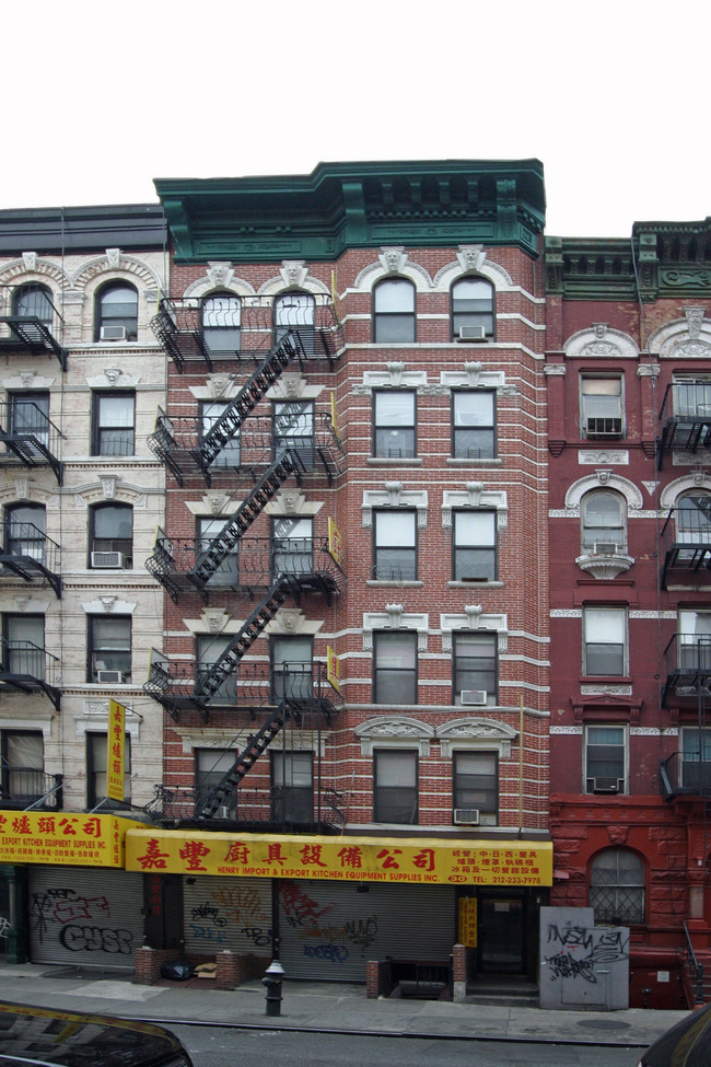 30 Henry St in New York, NY - Foto de edificio - Building Photo