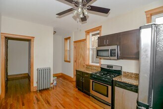 1148 W Waveland Ave, Unit 3 in Chicago, IL - Building Photo - Building Photo