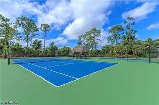 1015 Tivoli Ln in Naples, FL - Building Photo