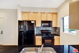 12132 Hart St in Los Angeles, CA - Building Photo - Building Photo