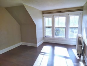 1004 Butler Ave, Unit Apt 3 in New Castle, PA - Foto de edificio - Building Photo